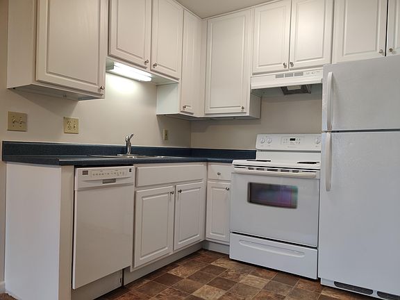 2nd image of 232 Pierce St #24