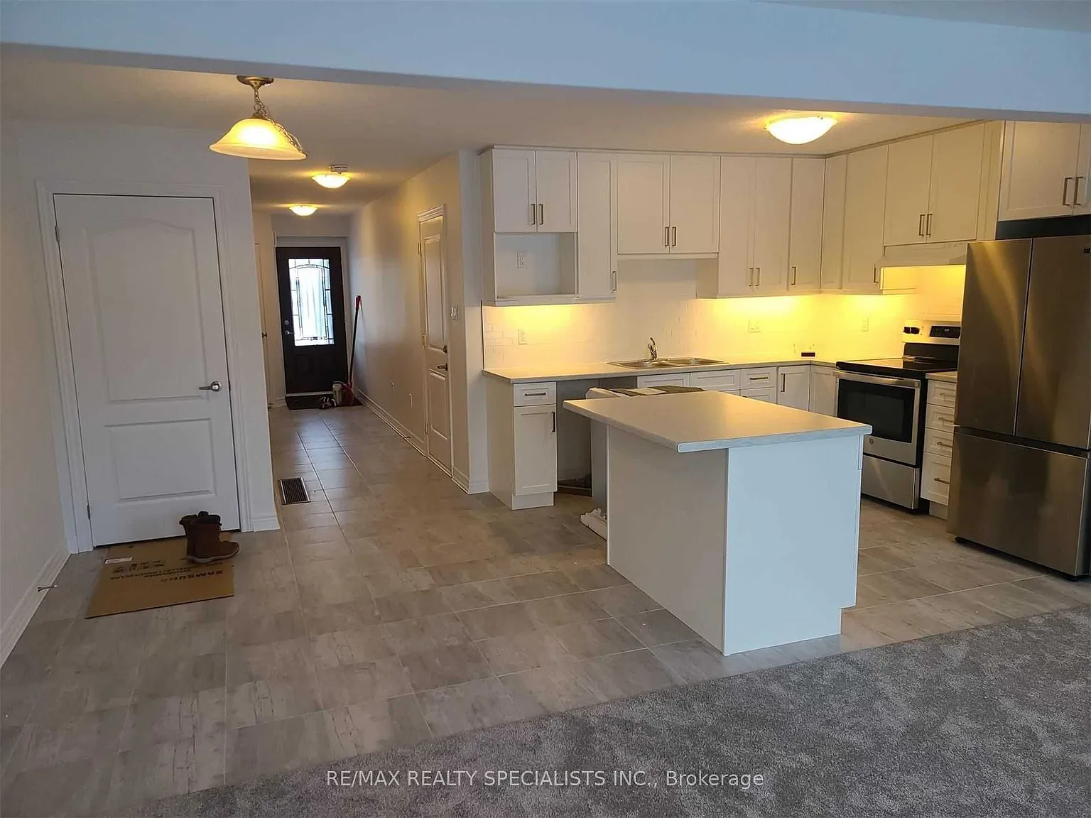 3 bed, $2,300 — Photo 4