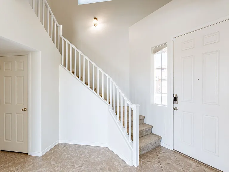 7416 S 27th Pl — Photo 5