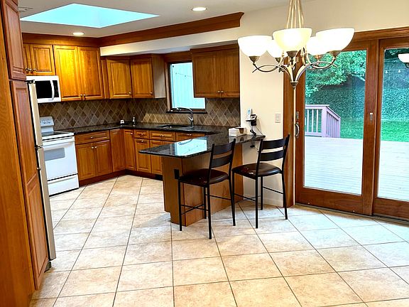4th image of 166 Forest Dr