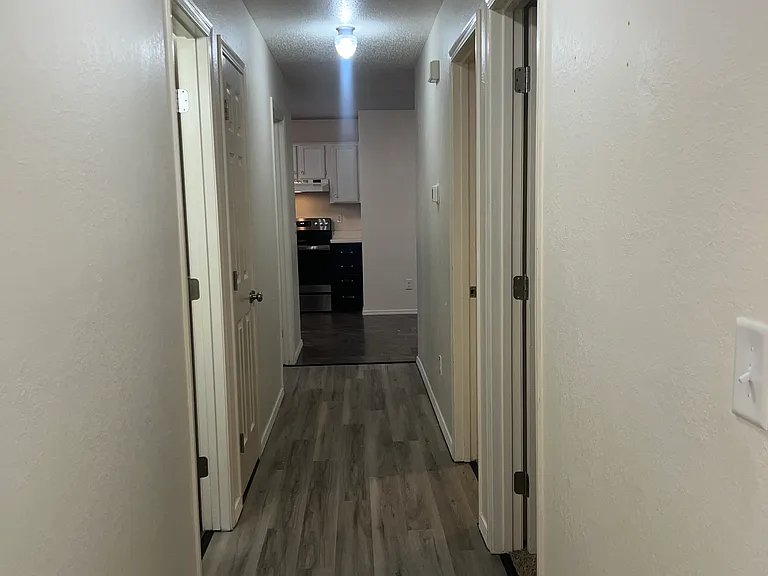 204 E Robberson St — Photo 11