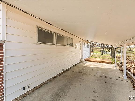 3rd image of 520 Pinellas Dr