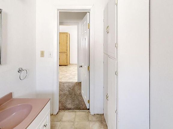 2nd image of 421 S Avenue B
