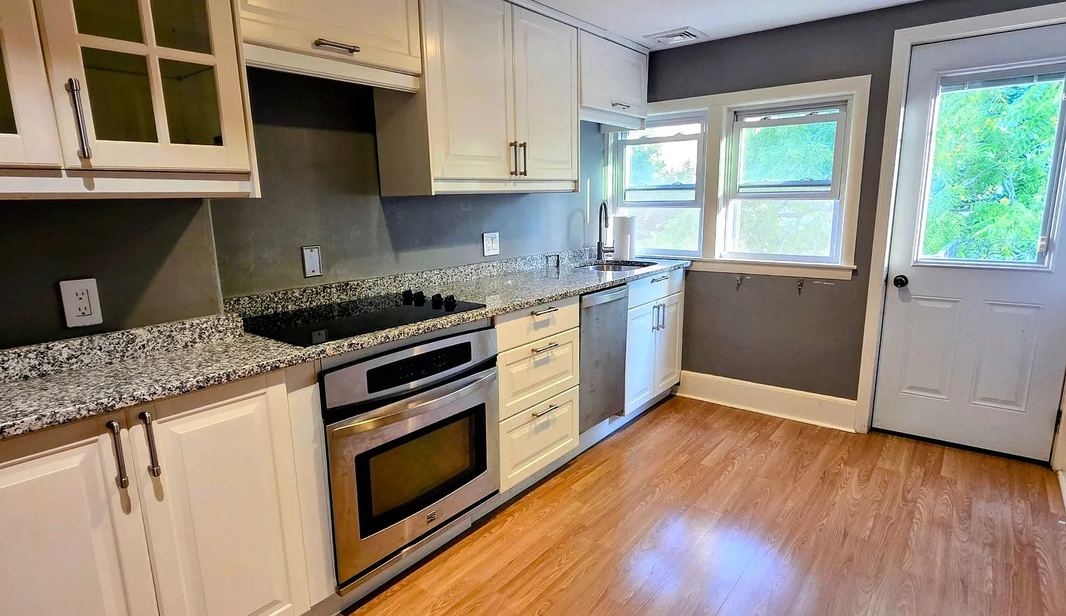 Lovely Renovated 2-bed, 1-bath in Brighton — Photo 1