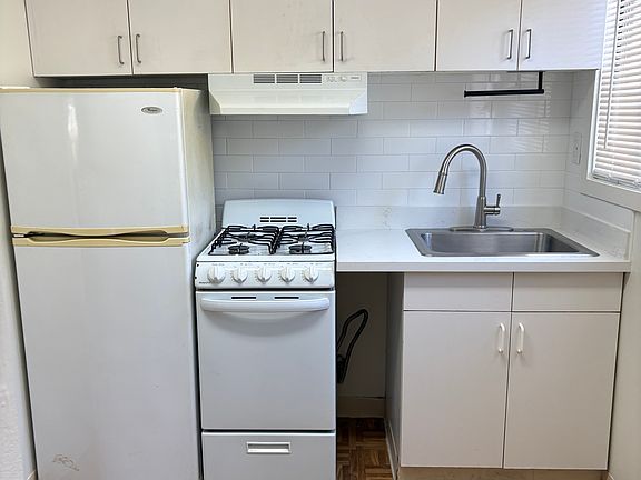 2nd image of 415 Riker St #B