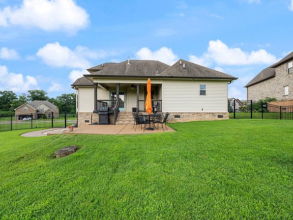 4th image of 831 Manner Ln