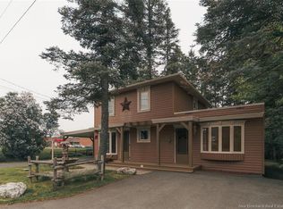 696 Victoria St, Edmundston, NB E3V3S9