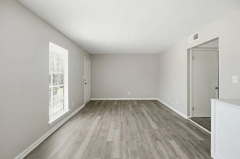 2 bed, 1.0 bath, 900 sqft, $799 — Photo 2