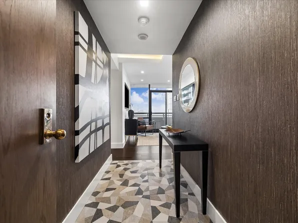 14 Greenway Plz Unit 10P, Houston, TX 77046