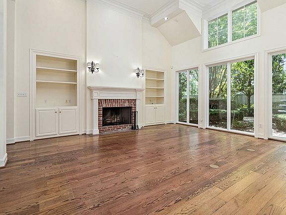 4th image of 5035 Oakmont Dr