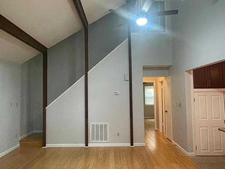 8006 Briardale Dr — Photo 8