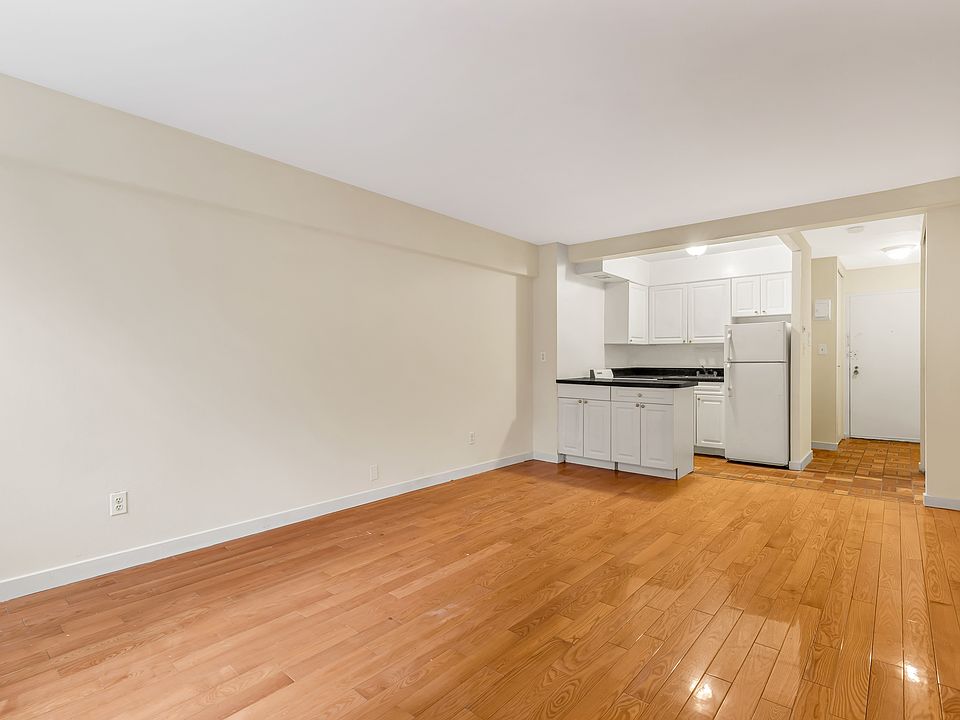 2nd image of 9 E 32nd St APT 2D