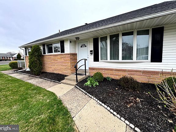 2nd image of 654 Cypress Rd