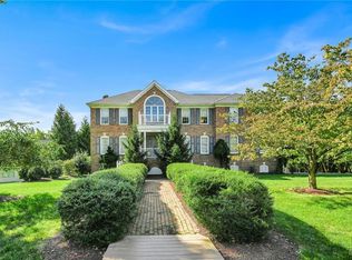 6060 Domarray St, Coopersburg, PA 18036