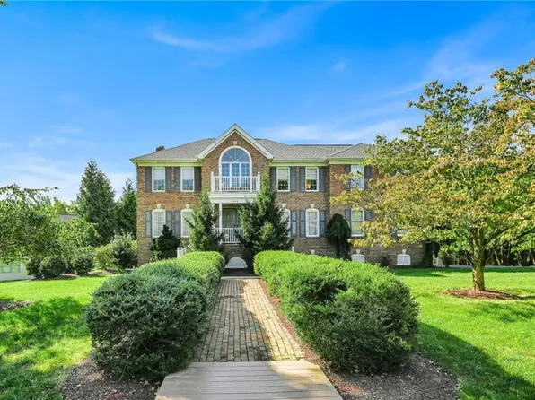 6060 Domarray St, Coopersburg, PA 18036