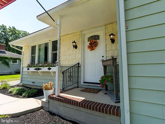 4th image of 9 Cornwall Ave