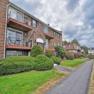 3rd image of 10 Williamsburg Ct Unit 11