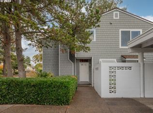 438 N Hayden Bay Dr, Portland, OR 97217