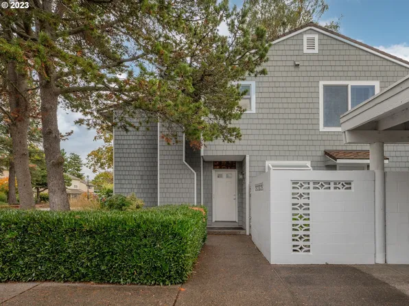 438 N Hayden Bay Dr, Portland, OR 97217