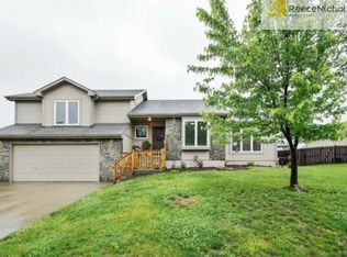 506 Birchwood Ct, Raymore, MO 64083