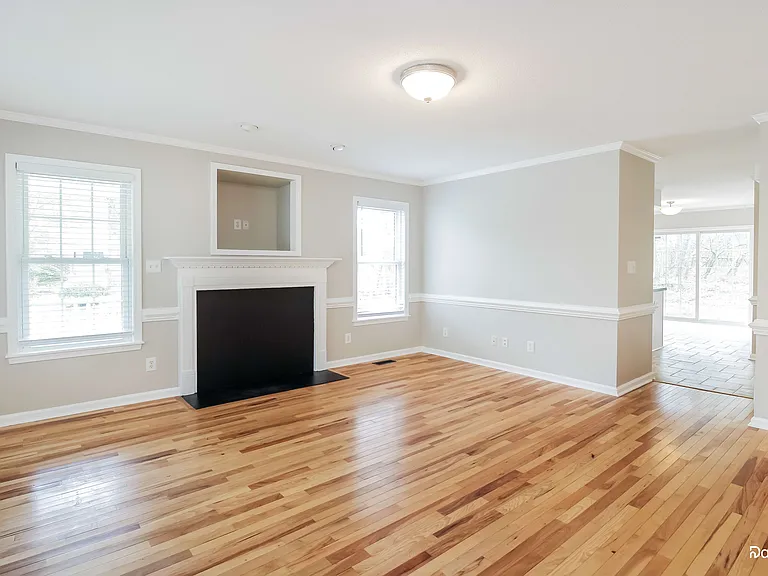 1114 Bridgewater Dr — Photo 5