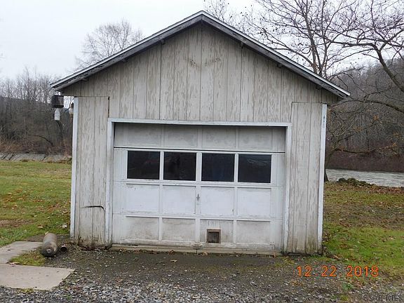 3rd image of 104 Church St