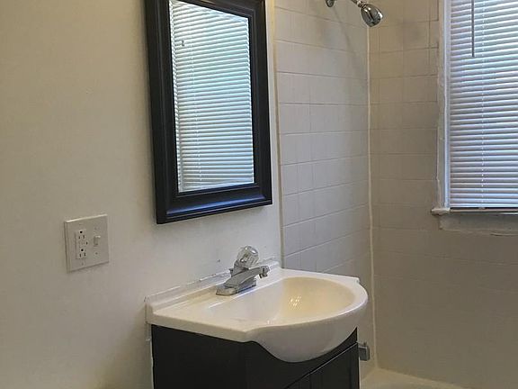3rd image of 8053 S Manistee Ave APT 1E