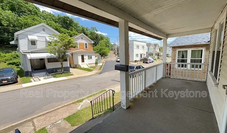 303 Lexington Ct — Photo 19