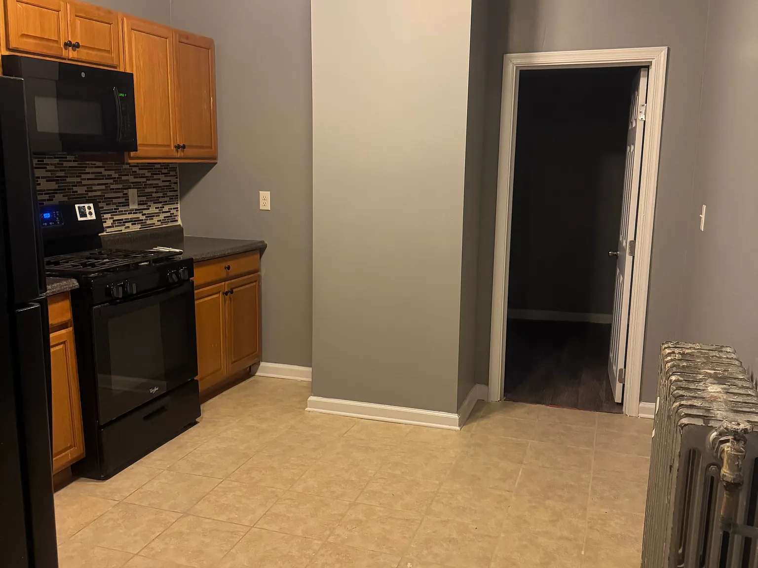 2 bed, 750 sqft, $1,350 — Photo 2