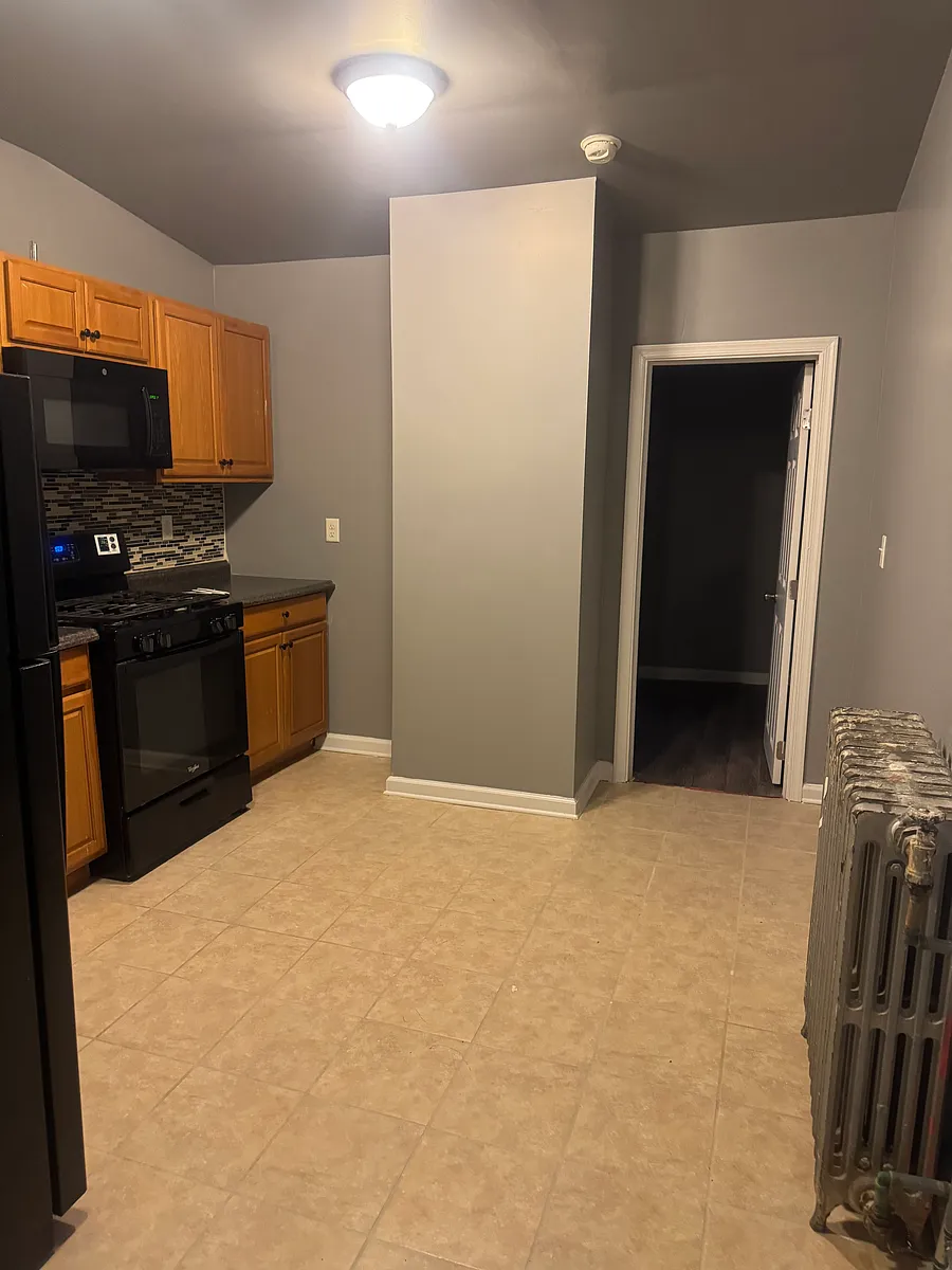 Kitchen (view 1) - 825 N Monroe St #1