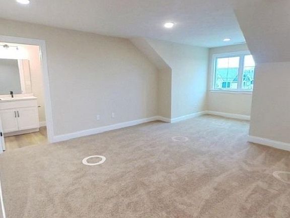 3rd image of 690 Hazelwood Dr