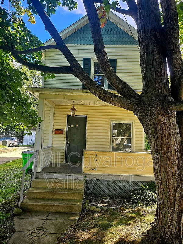 3 bed, 1.0 bath, $1,095 — Photo 1