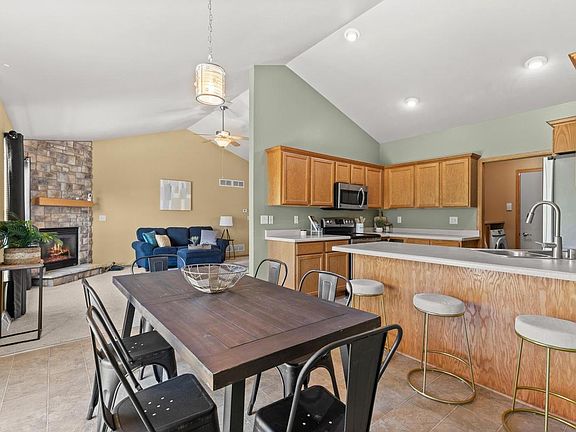 2nd image of 226 Reeds DRIVE