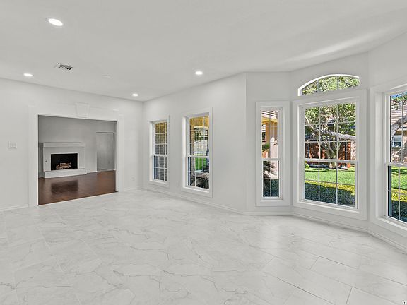 5th image of 11 Granburg Cir