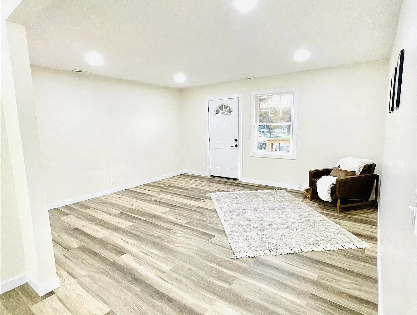 3 bed, 1952 sqft, $1,700 — Photo 2