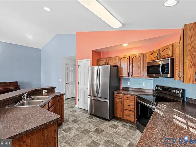 686 Lake Caroline Dr — Photo 26