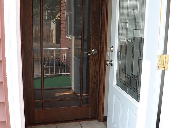 3rd image of 805 7th St NW