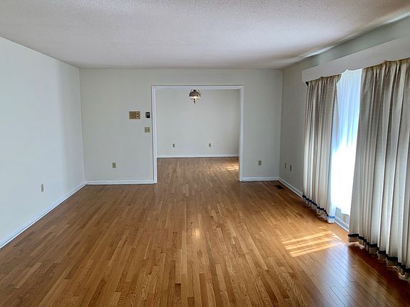 5th image of 18175 Westwood Dr