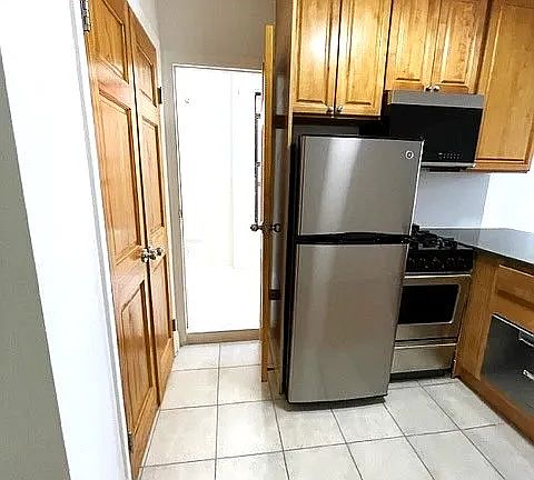 2nd image of 172 Spring St APT 20