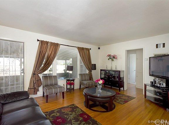 5th image of 841 Sandsprings Dr
