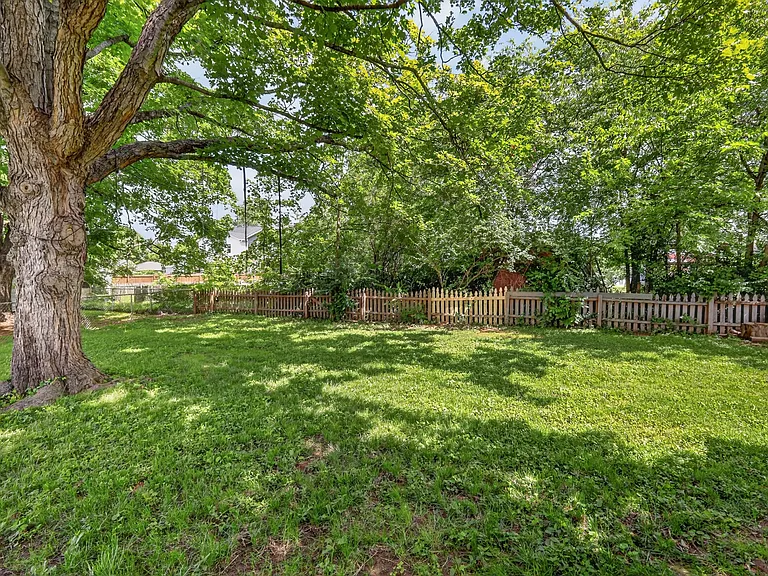 544 Watsonwood Dr — Photo 45