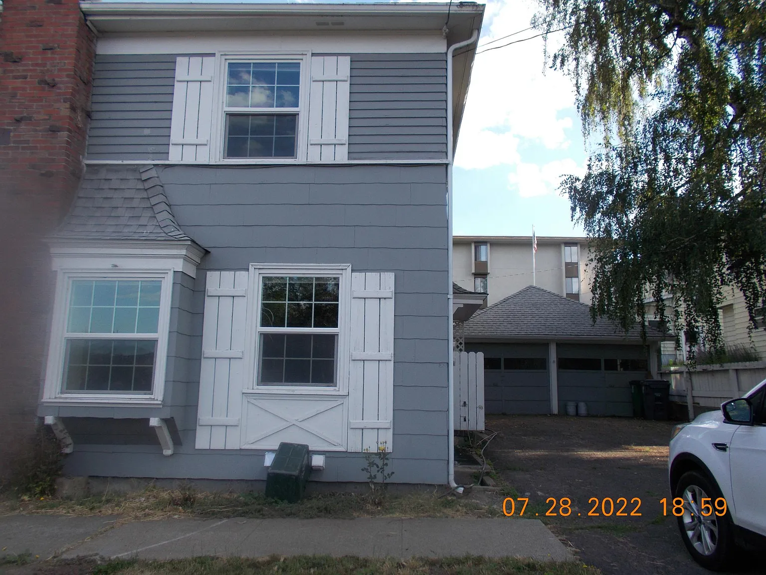204 E 1st St — Photo 2
