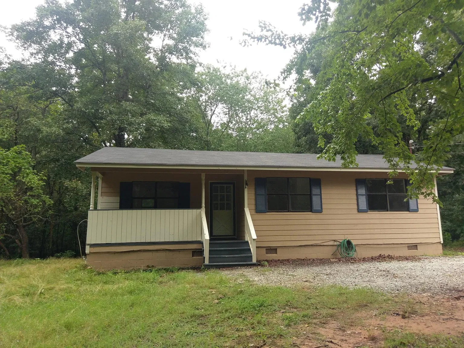 3 bed, 896 sqft, $1,375 — Photo 1