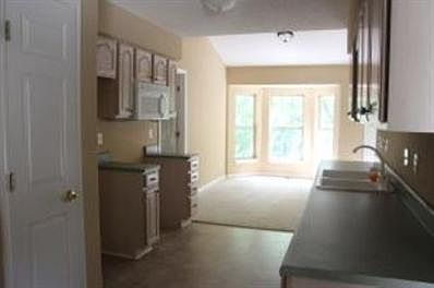 5th image of 17 Charlton Ln