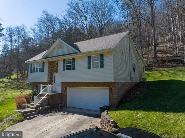 107 Josephs Xing, Eleanor, WV 25070