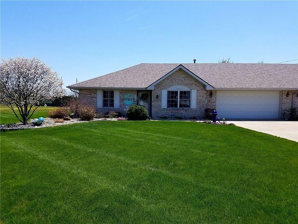 1st image of 3417 Village Dr
