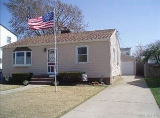 47 Polk St, Freeport, NY 11520