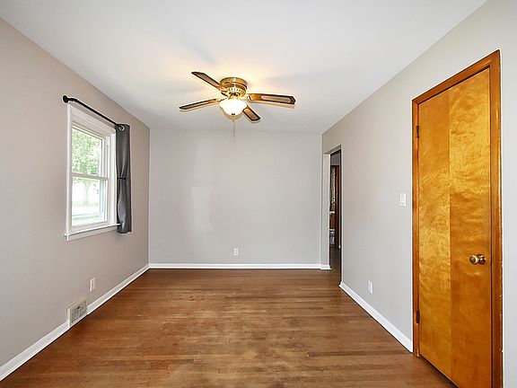 5th image of 527 Westgate Dr