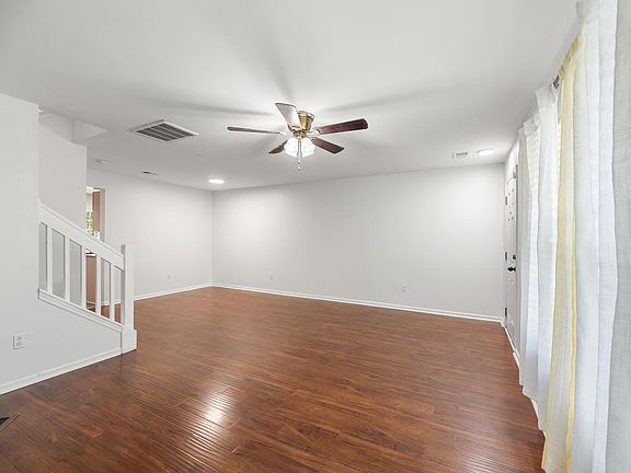 4th image of 8009 Shadow Oak Dr