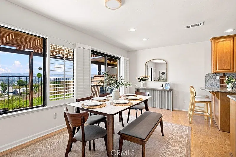 2 bed, 2.5 bath, 1286 sqft, $3,800 — Photo 3